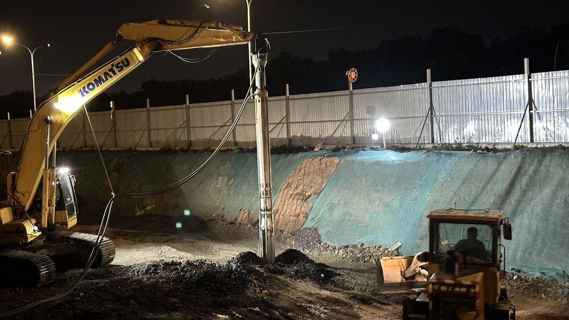 BVEM 2600 rpm 회전 속도 굴삭기에 장착된 유압 동력 시스템을 공유하는 바이브로플로테이션 장치